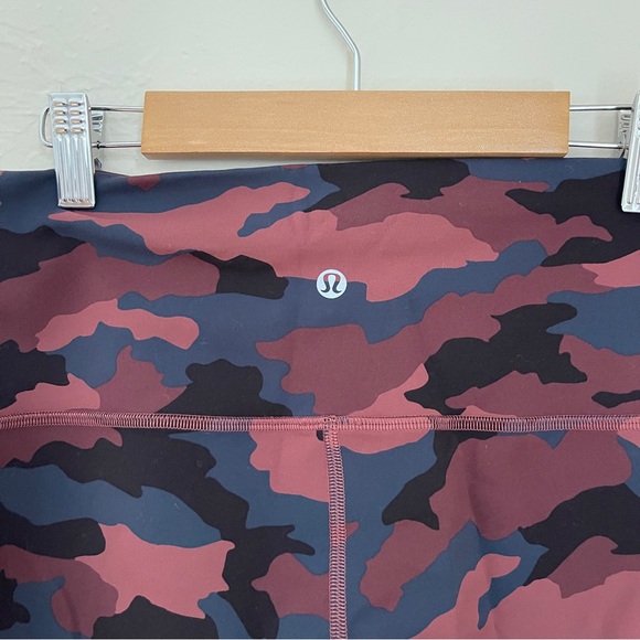 Lululemon Wunder Train High-Rise Tight 28". Size 8 - Picture 5 of 7